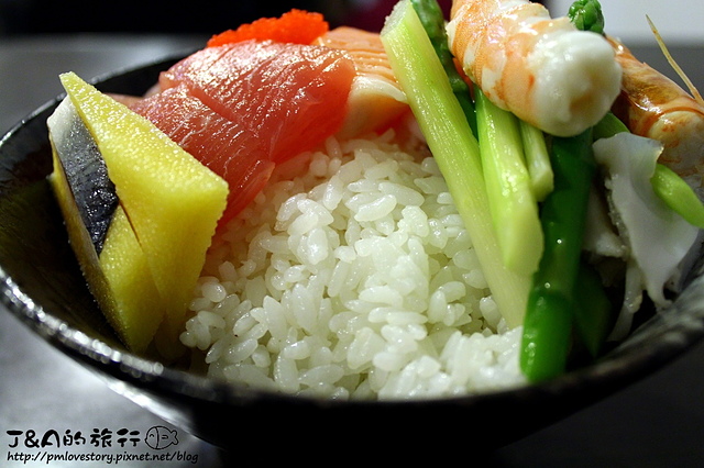 【捷運國父紀念館】巧味亭 日本料理–包含六種海鮮的平價生魚片蓋飯!