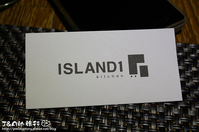 【捷運信義安和】一號島廚房 Island1 Kitchen–融合中西方料裡，一號島麻油雞燉飯香氣十足!