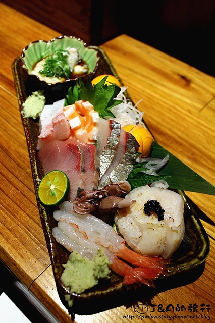 【捷運忠孝復興】微風建一食堂–令人意猶未盡的新鮮生魚片，有無菜單料理、單點式日式料裡可以選擇唷!