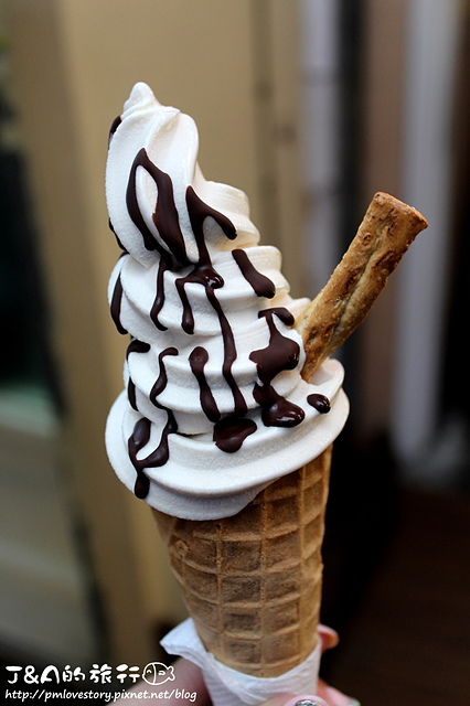 【捷運西門】冷之果手作幸福霜淇淋–大湖鮮草莓牛奶霜淇淋、巧克力碎片奶茶霜淇淋