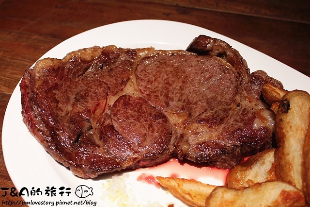 【捷運南京東路】333 Restaurant & Bar–12oz牛排套餐，南瓜濃湯好香濃!
