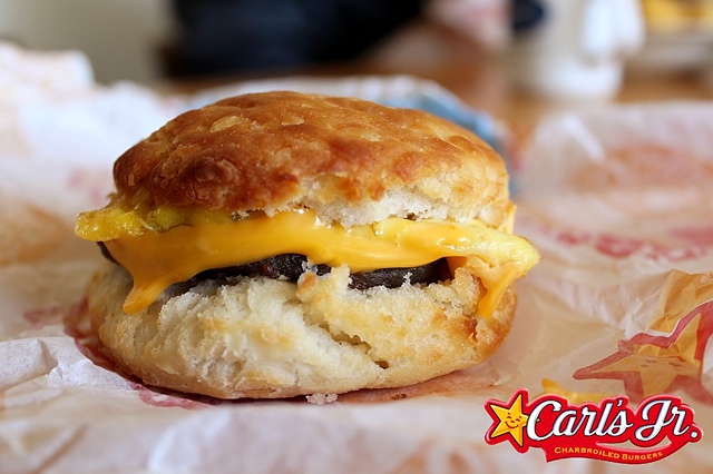 【美國西岸♥Torrance】Carl’s Jr.–Biscuit做的漢堡!濃郁起司、香腸搭上酥香紮實的Biscuit!