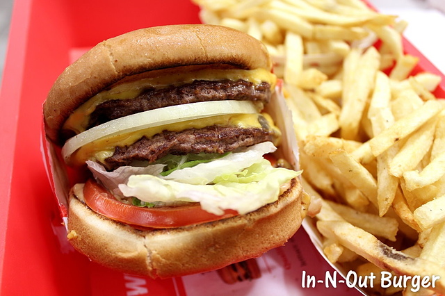 【美國西岸♥Torrance】In-N-Out Burger–雙層起司牛肉好過癮!搭配生菜洋蔥好爽口呢~