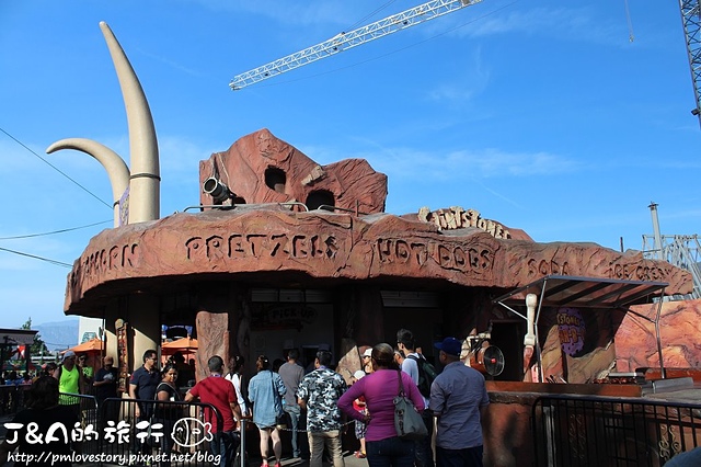 【美國西岸♥Universal City】Flintstone’s Bar-B-Q–烤雞和超大烤火雞腿登場!肉食族的最愛~(at Universal Studios Hollywood)