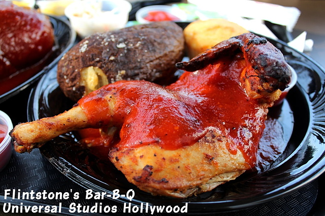 【美國西岸♥Universal City】Flintstone’s Bar-B-Q–烤雞和超大烤火雞腿登場!肉食族的最愛~(at Universal Studios Hollywood)