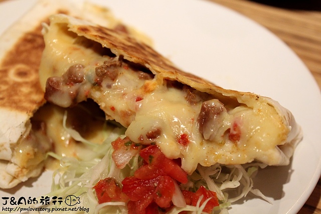 【台北車站】Libre Burrito 墨西哥料理–爆漿起司薄餅，餅皮酥脆、起司好多!!!!
