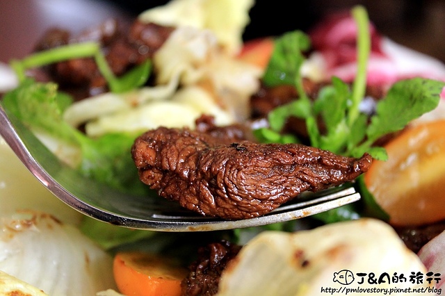【國父紀念館】傳奇玫瑰花園 Nana chef–低溫牛肉料理，鎖住肉汁、保持鮮香!