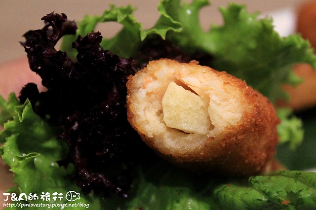 【台北車站】小湯匙越式餐廳–可愛的越式鮮蝦小漢堡!