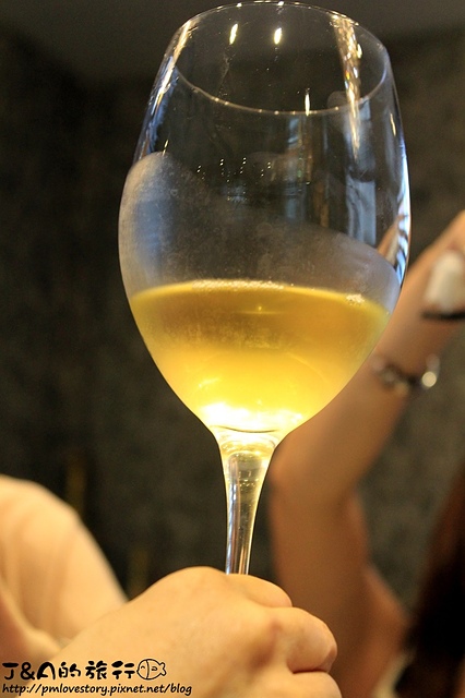 黑后風華–白葡萄酒帶有荔枝香，台灣釀造的葡萄酒!