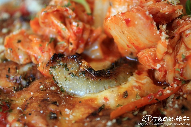【信義區/捷運象山】LMNT元素創意廚房–飛碟深層比薩用料實在、韓式炸餛飩，融合各國特色的創意料理!