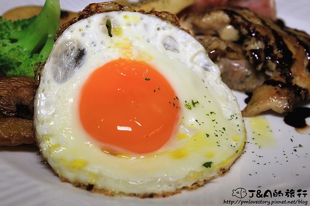 【捷運小巨蛋】蝸牛義大利餐廳–早午餐也能吃牛排~假日限定美食!