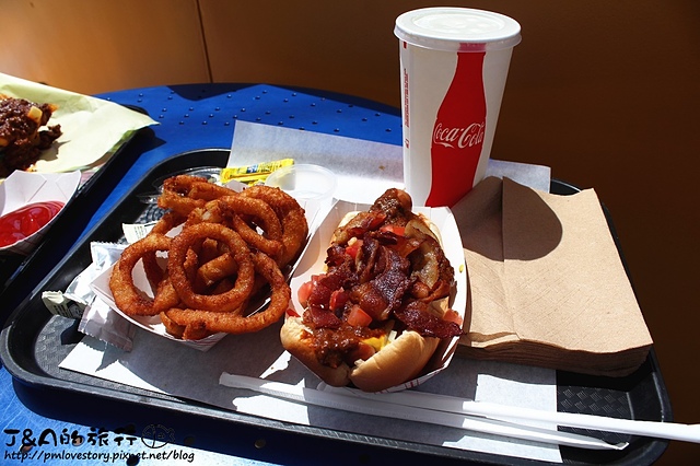 【美國西岸♥Universal City】Pink’s Hot Dogs–三條培根搭起司肉醬熱狗堡=熱量爆表的美食!