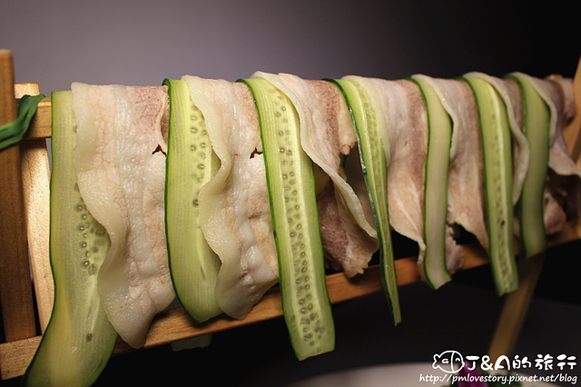 【捷運府中】重慶森林創意料理–甜筒裝海鮮不裝冰淇淋唷!不像苦瓜涮嘴好吃。重慶森林川菜 板橋聚餐餐廳 川菜餐廳