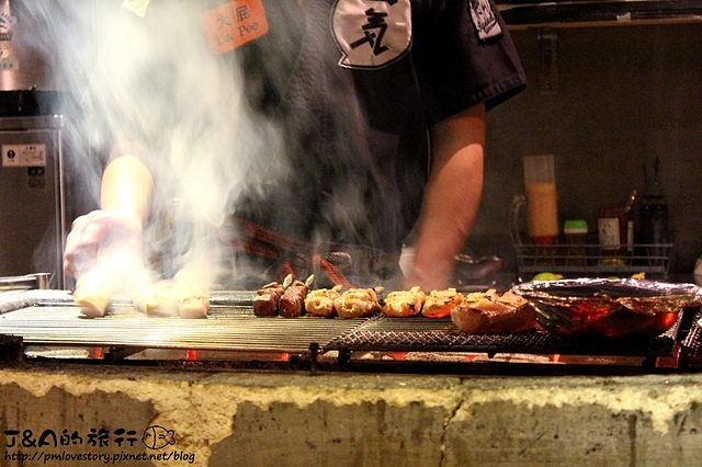 【捷運忠孝敦化】一氣爐端燒 IKKI Robatayaki–用船槳送餐，推薦牛舌&松阪豬，東區市民大道單點式燒烤店。