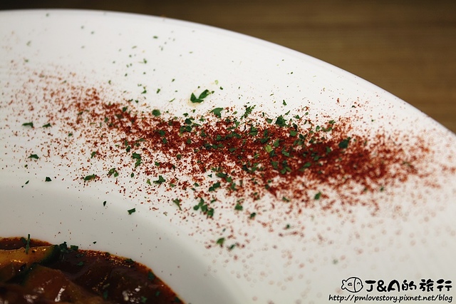 【捷運台北小巨蛋】Ulove羽樂歐陸創意料理 (原為 維一義大利餐廳 UNIQUE PASTA)–涮嘴的牛肚牛筋燉飯非吃不可!台義混血的美味燉飯。
