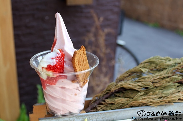 【捷運科技大樓】小涼院霜淇淋專門店–酸甜新鮮草莓霜淇淋搭白蘭地馬斯卡彭起司~