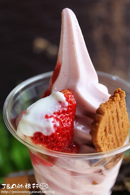 【捷運科技大樓】小涼院霜淇淋專門店–酸甜新鮮草莓霜淇淋搭白蘭地馬斯卡彭起司~