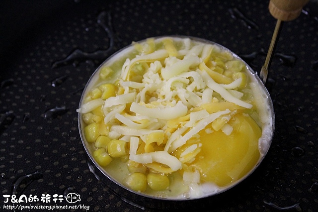 【食譜】乳酪太陽蛋比薩–賣像漂亮&簡單的美味早餐~(內附懶人超簡單作法)。梅爾雷赫冷壓初榨橄欖油。