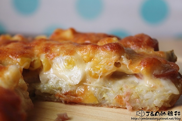 【食譜】鮮菇德式香腸 米Pizza–一碗剩飯大變身!超簡單又美味的米比薩在這裡~