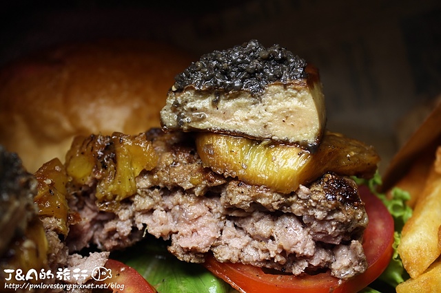 【捷運國父紀念館】Burger Ray 個性漢堡–只要145元漢堡蔬菜醬料任你加!還有超邪惡心臟病堡，牛肉都可以選擇熟度唷! 非凡大探索心臟病堡/非凡大探索客製化漢堡/捷運忠孝敦化。東區自助漢堡