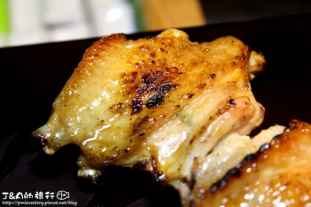 【捷運芝山】鳥哲燒物專門店–鮮美雞肉刺身,吸飽雞湯的米飯鮮香濕潤。 雞肉刺身。生雞肉