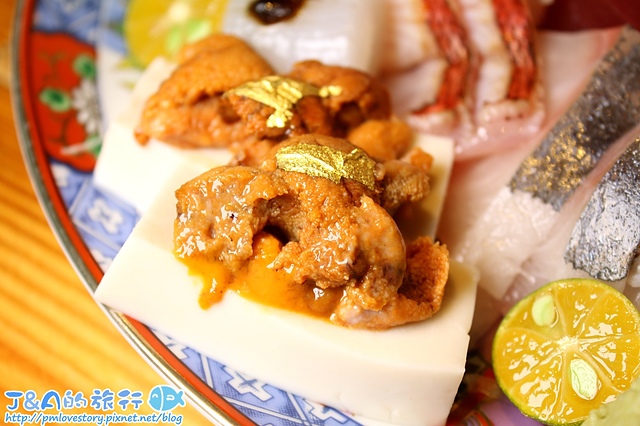 【捷運忠孝復興/捷運南京復興】微風建一食堂–生魚片拼盤讓你一次嚐到11種美味，精緻無菜單日式料理推薦。