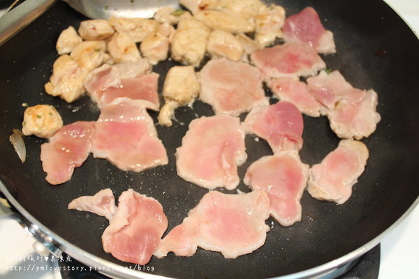 【台中♥宅配試吃】有心肉舖子–豬菲力肉排♫ 簡單的奶油燉飯食譜