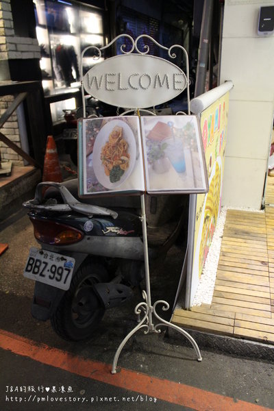 【捷運西門】Oyami cafe–巷弄間的夢幻咖啡廳