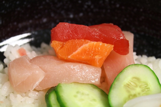 【捷運西湖】加園日式料理–新鮮的生魚片蓋飯就在西湖市場內唷!